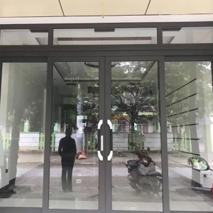 thi-cong-cua-truot-quay-tai-tien-giang-uy-tin-gia-tot-nhom-kinh-an-gia-phat